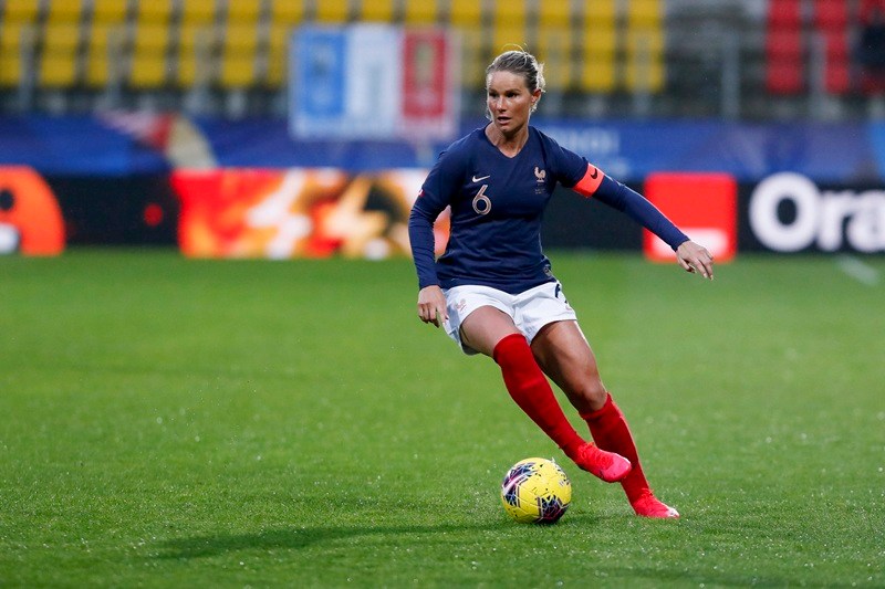 Amandine Henry trong vai trò đội trưởng của tuyển quốc gia Pháp